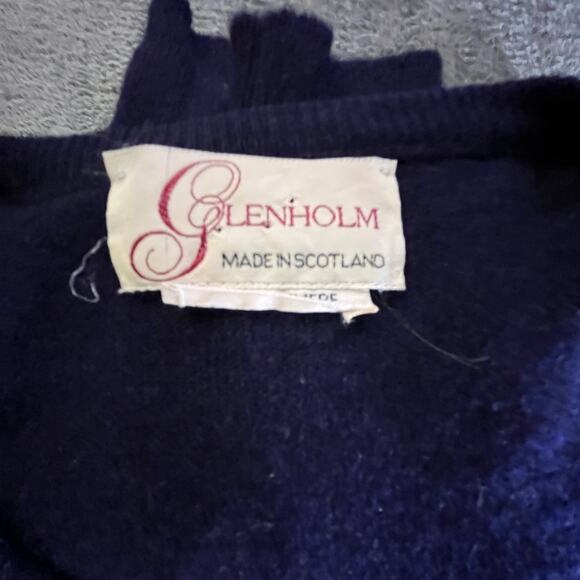 Vintage Scottish Cashmere V-Neck Sweater Men’s Medium - Picture 8 of 8